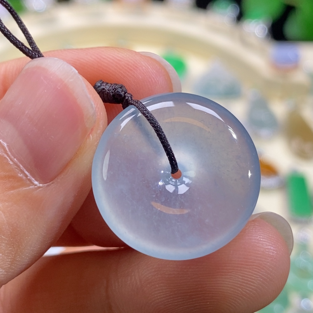 翡翠未镶嵌颈饰平安扣