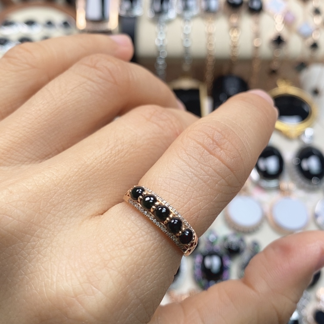 翡翠18K金镶嵌戒指