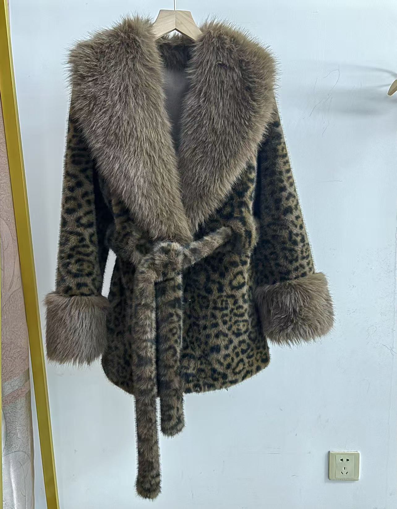 中长款貂绒外套高级轻奢豹纹狐狸毛大毛领皮毛一体外套冬季加厚