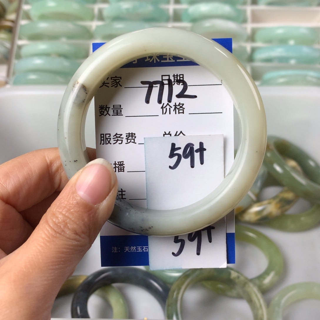 蛇纹石玉手镯未镶嵌7712