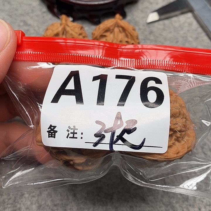 文玩核桃吊坠三棱