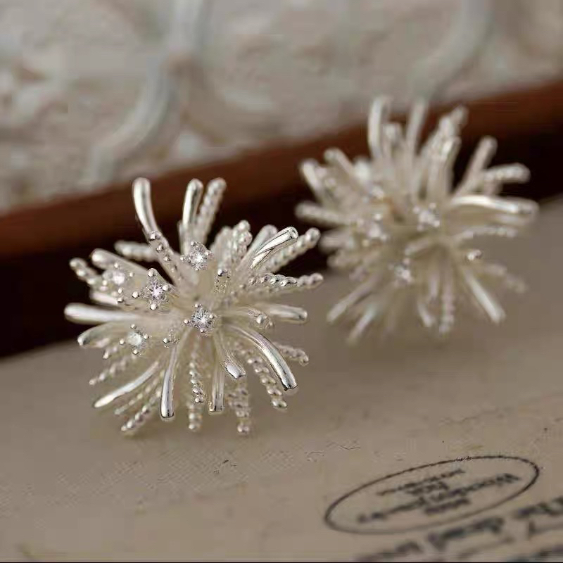 铜合金耳饰 时尚轻奢烟花耳夹精致冷淡风高级感百搭蚊香盘耳夹