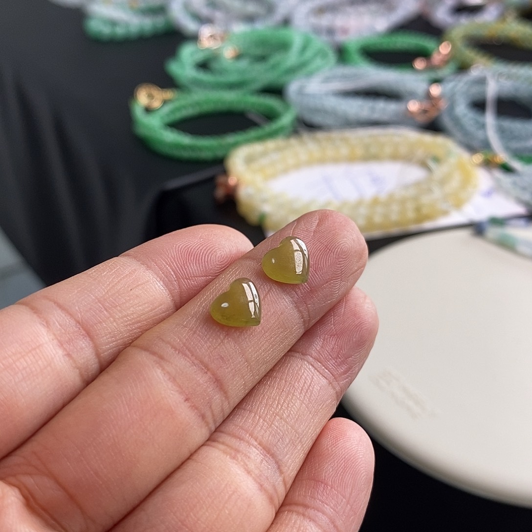 翡翠未镶嵌手链蛋面