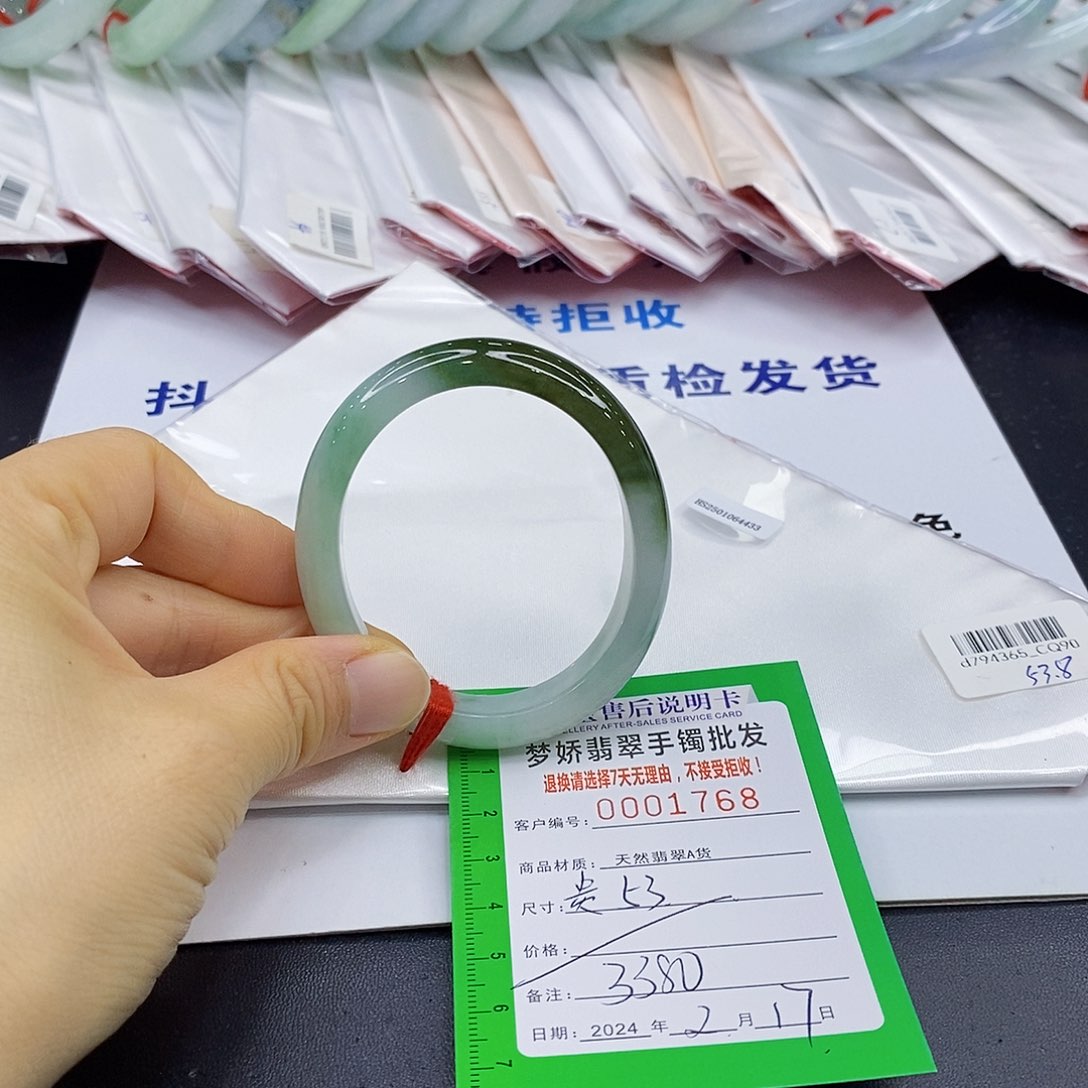 翡翠手镯未镶嵌翡翠手镯