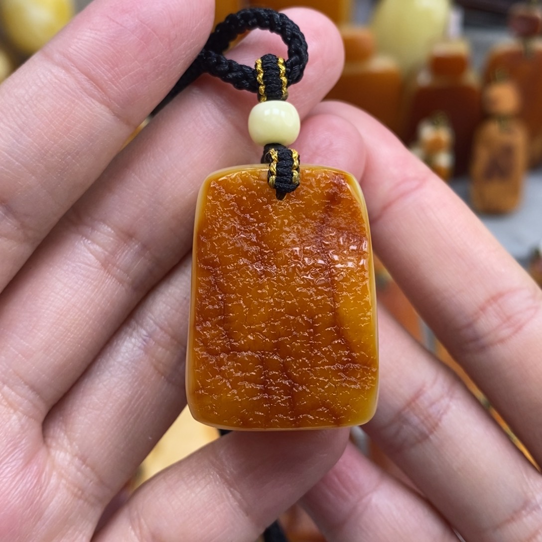 蜜蜡未镶嵌珠宝奇石