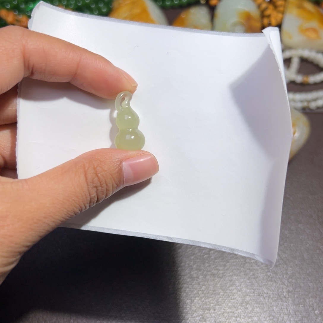 T***.和田玉未镶嵌颈饰