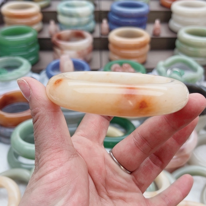 石英质玉手镯未镶嵌小***石