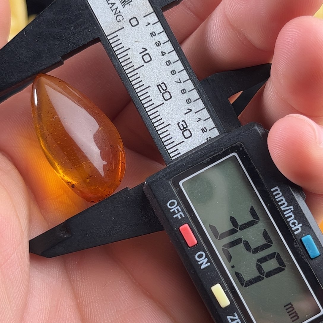 蜜蜡未镶嵌珠宝奇石