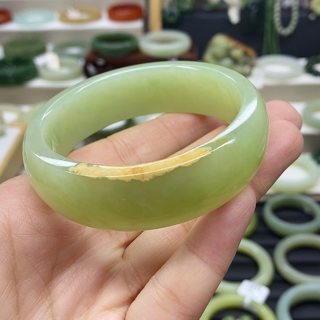 和田玉未镶嵌手镯