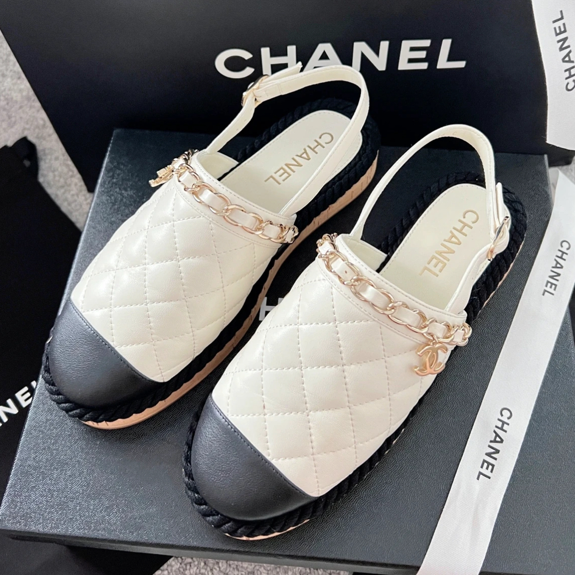 未使用 Chanel/香奈儿 全新香奈儿女鞋 金色链条 菱格纹凉鞋 37码