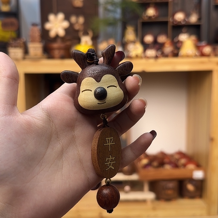 胡桃木一鹿平安车挂