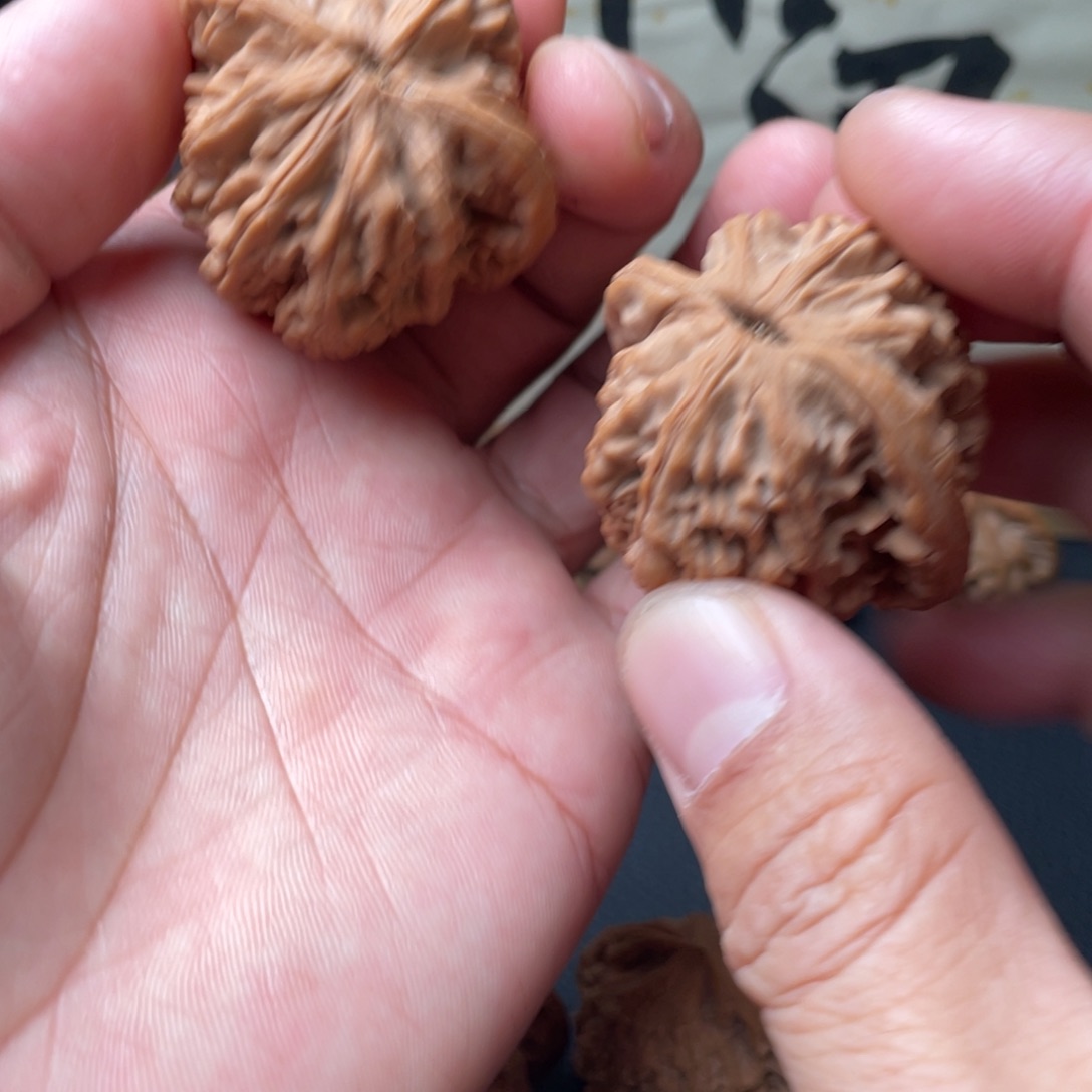 想***字文玩核桃吊坠虎头