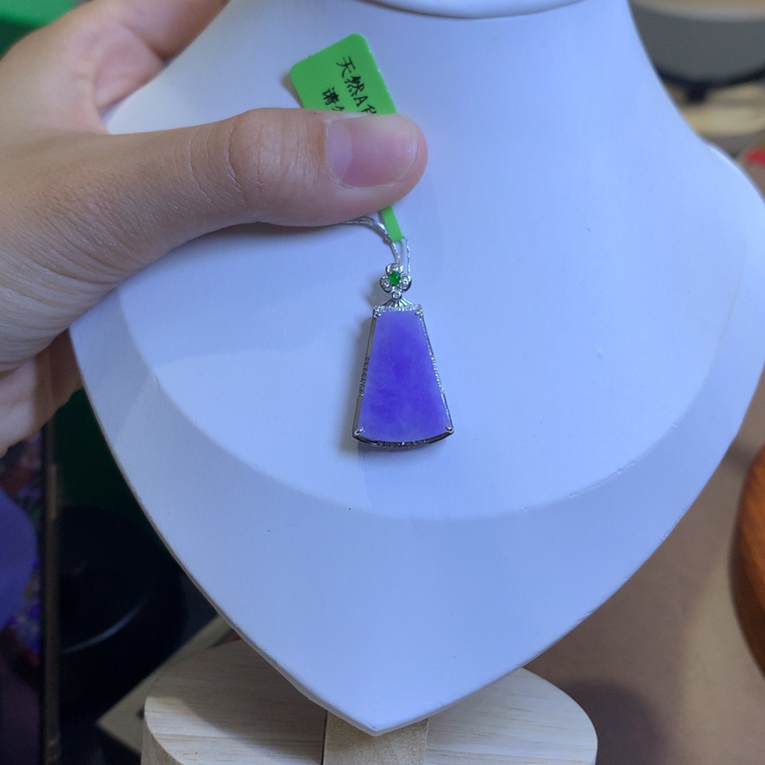 翡翠18K金镶嵌颈饰翡翠