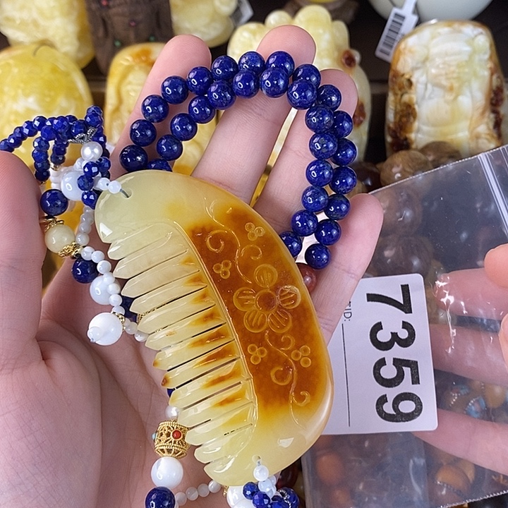 蜜蜡未镶嵌珠宝奇石44x79x9