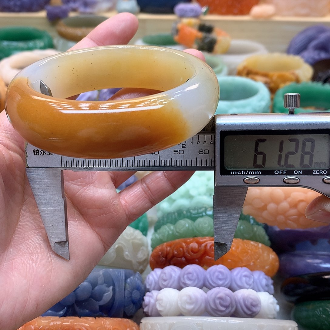 未镶嵌手镯石英质玉