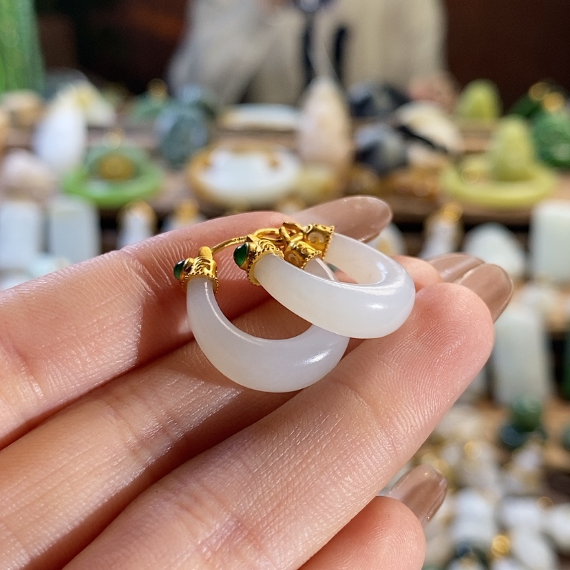 【闪购商品】和田玉耳扣18K金镶嵌希****