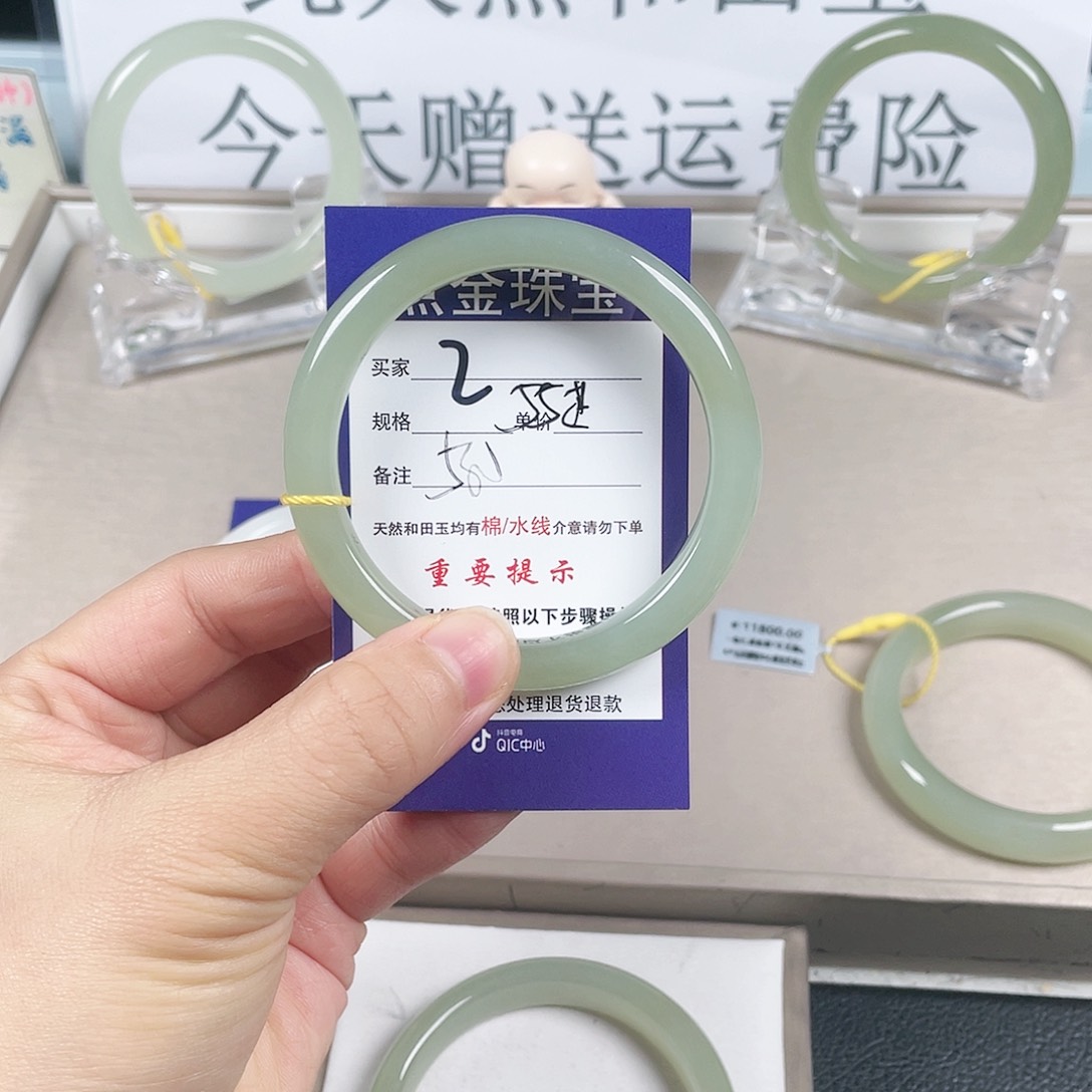 和田玉手镯未镶嵌