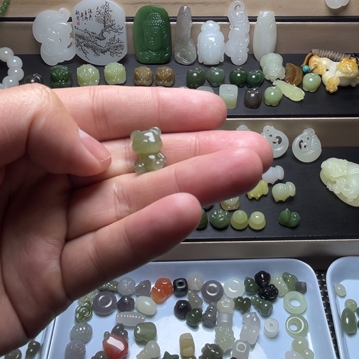 P***M和田玉未镶嵌颈饰