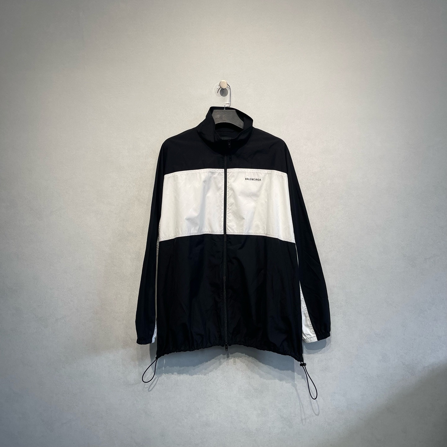 未使用 Balenciaga/巴黎世家 logo暗纹黑白拼接拉链外套/48码