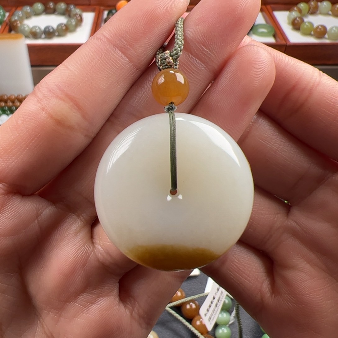 和田玉吊坠未镶嵌如**偿