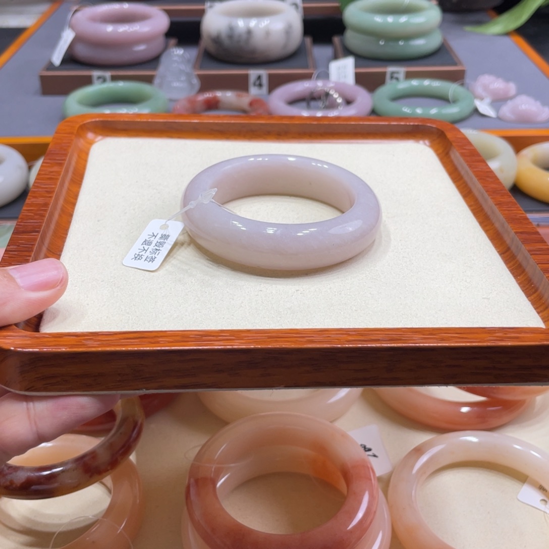 石英质玉手镯未镶嵌涂**猪