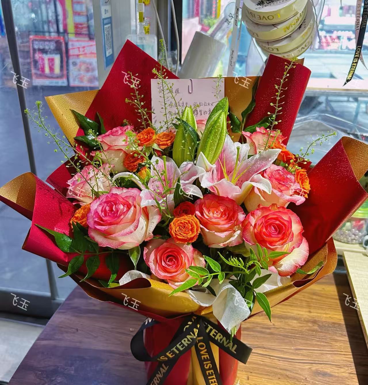 A2套餐：艾莎+洛神+粉玫瑰+香水百合+多头橙芭比+康乃馨+尤加利