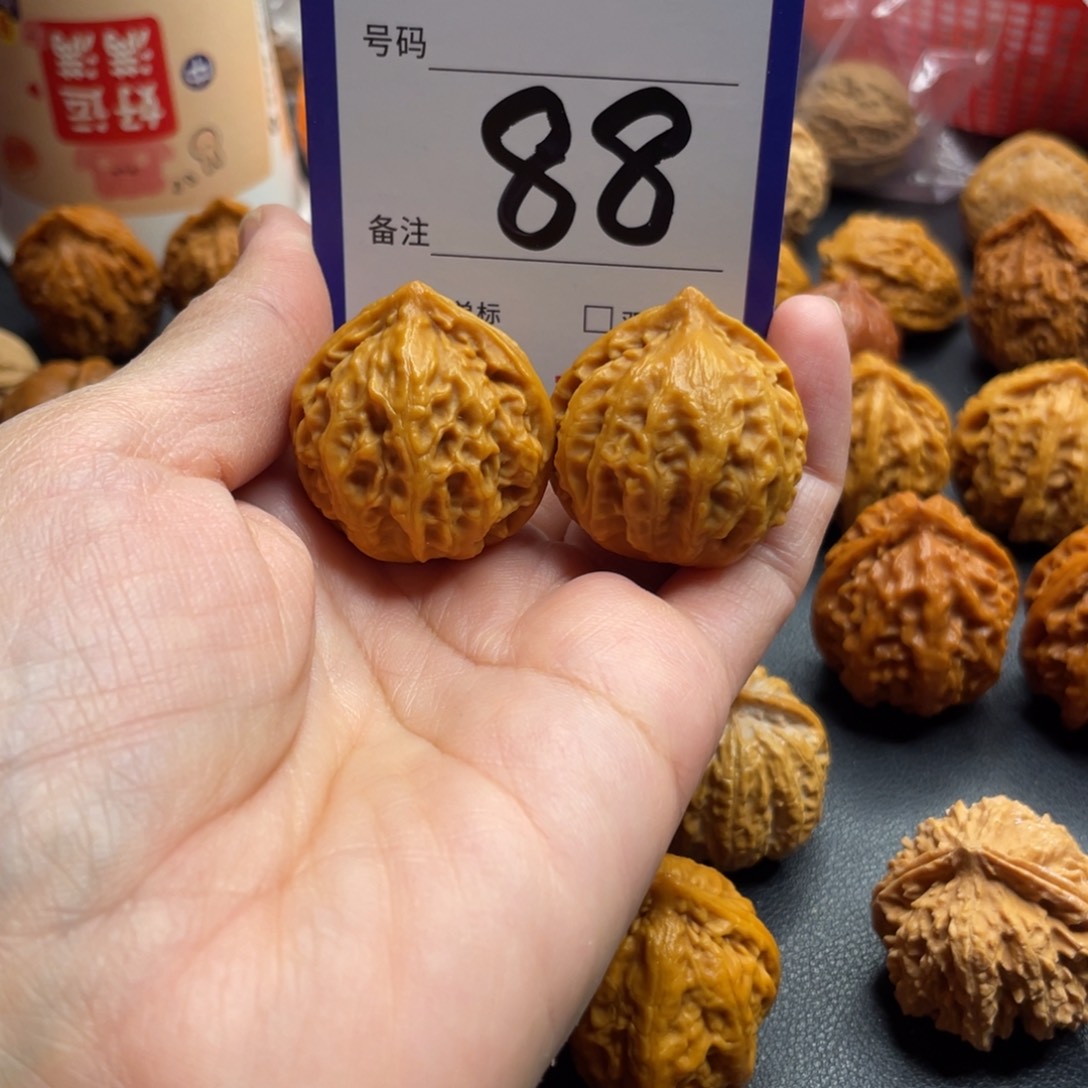 吊坠桃核核桃树果子