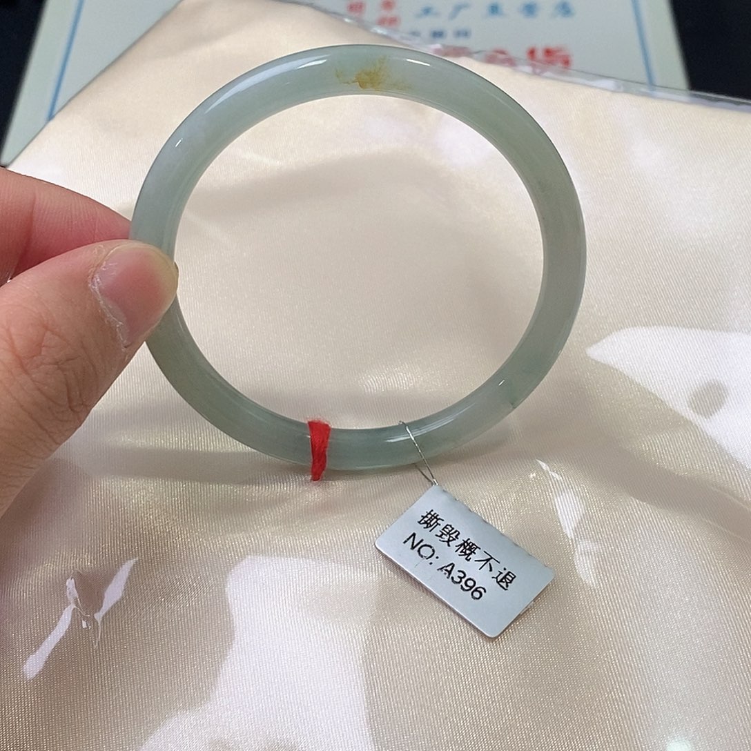 翡翠未镶嵌手镯（圆镯）