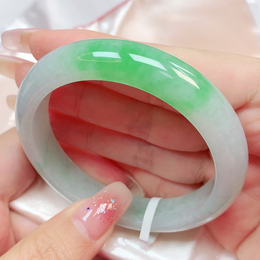 翡翠手镯未镶嵌抖音81