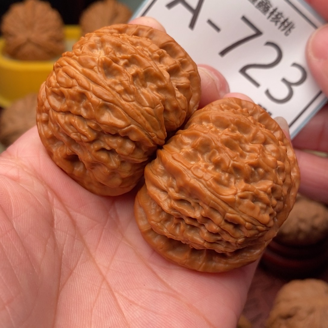 文玩核桃把件闷白42