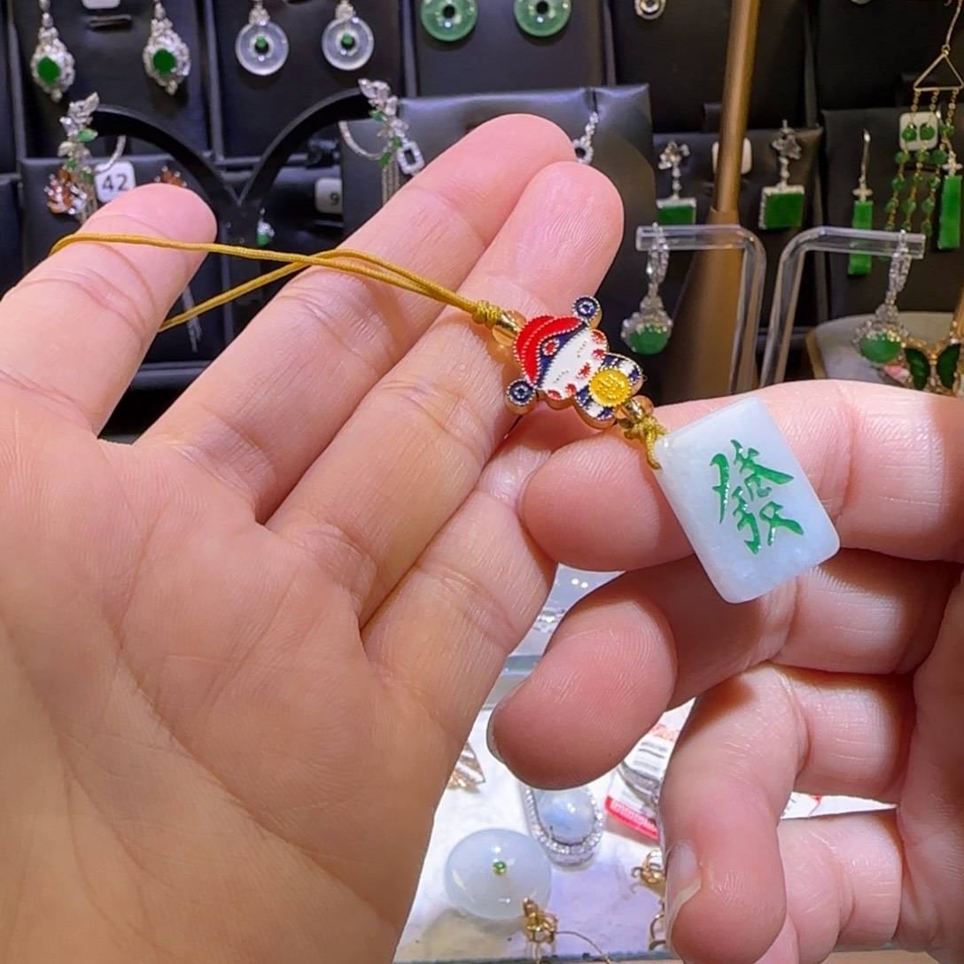 颈饰未镶嵌翡翠吊坠
