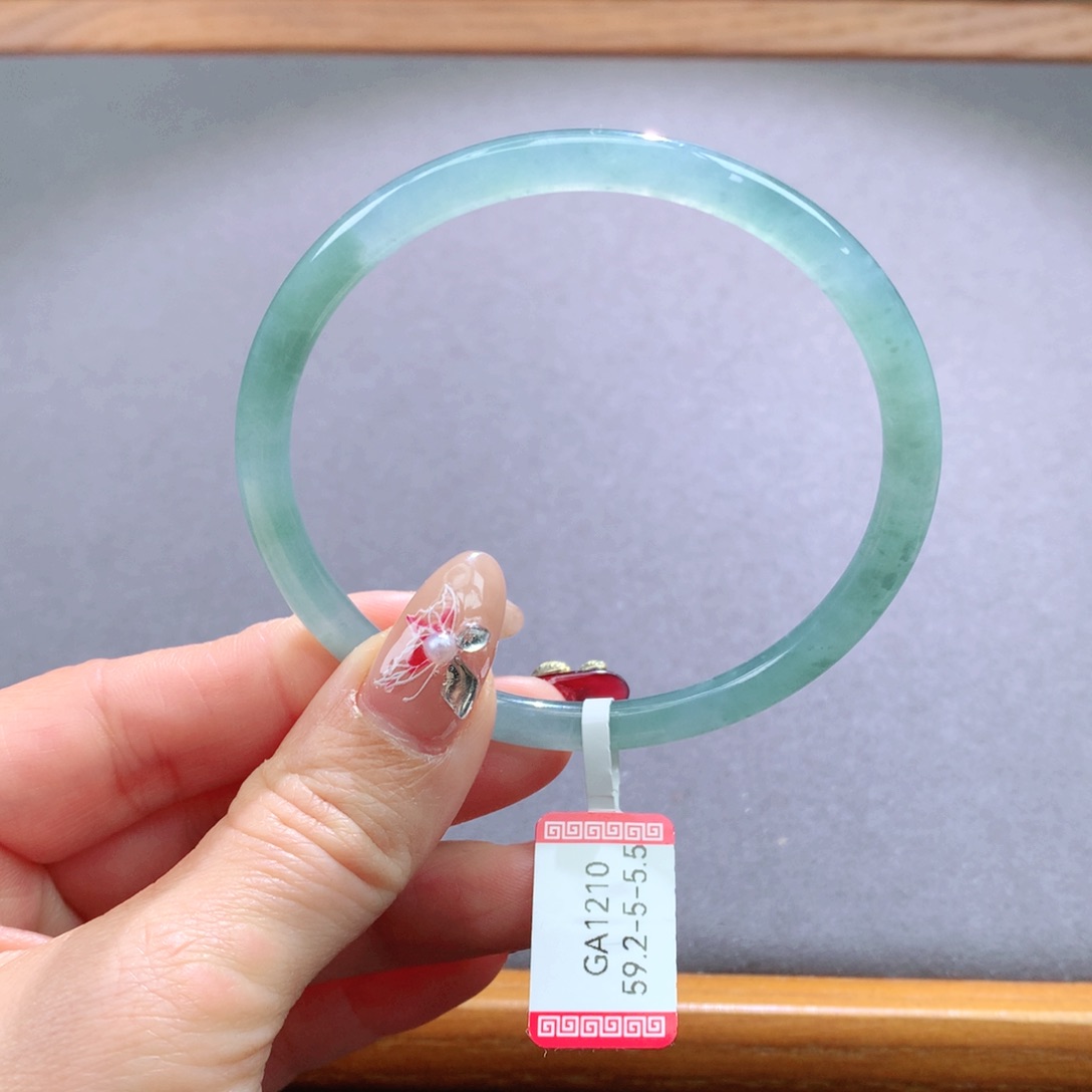 翡翠手镯未镶嵌天然翡翠手镯