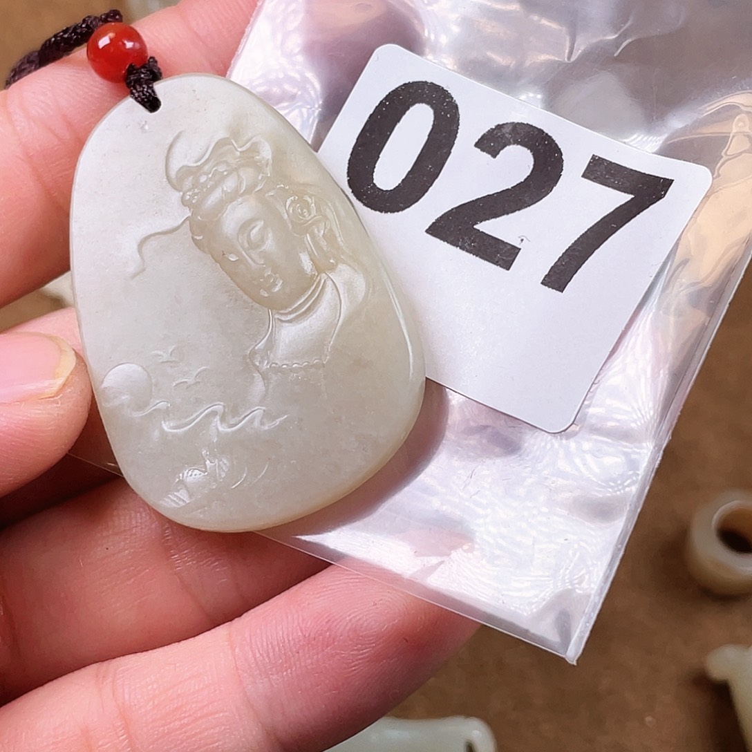 和田玉未镶嵌车挂