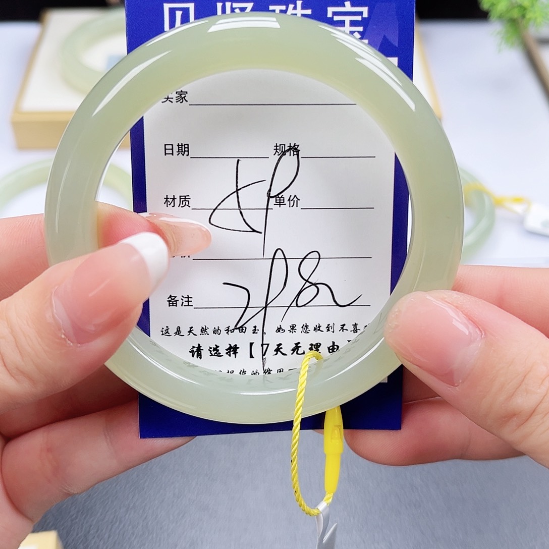 和田玉手镯未镶嵌