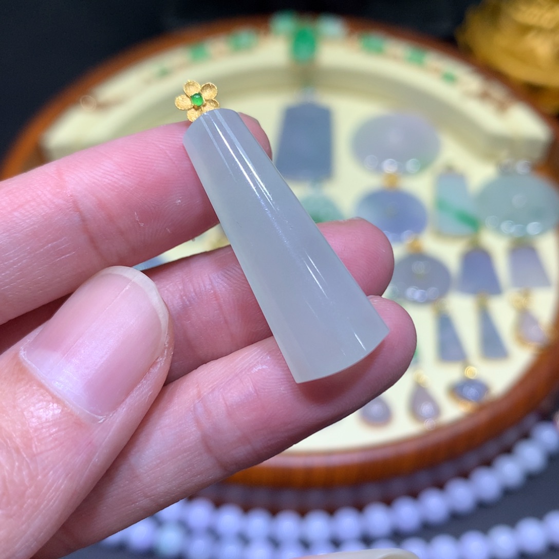 翡翠吊坠(不含链)18K金镶嵌