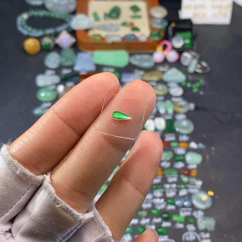 【闪购商品】翡翠挂件未镶嵌水滴