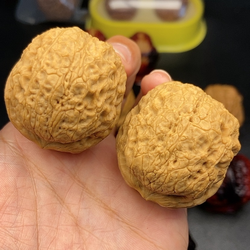 【闪购商品】把件文玩核桃42尺牡丹绣球56克