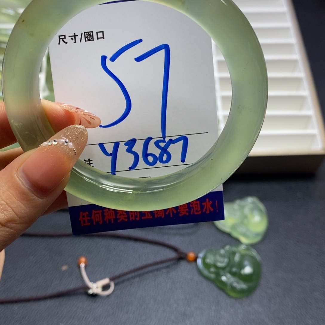 蛇纹石玉手镯未镶嵌