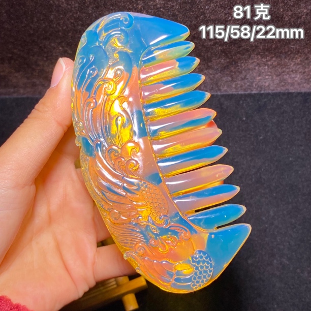 【小伊琥珀】81克玻璃底天空蓝梳子