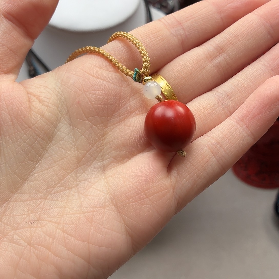 陶瓷扬州漆器。单颗大漆 圆珠项链