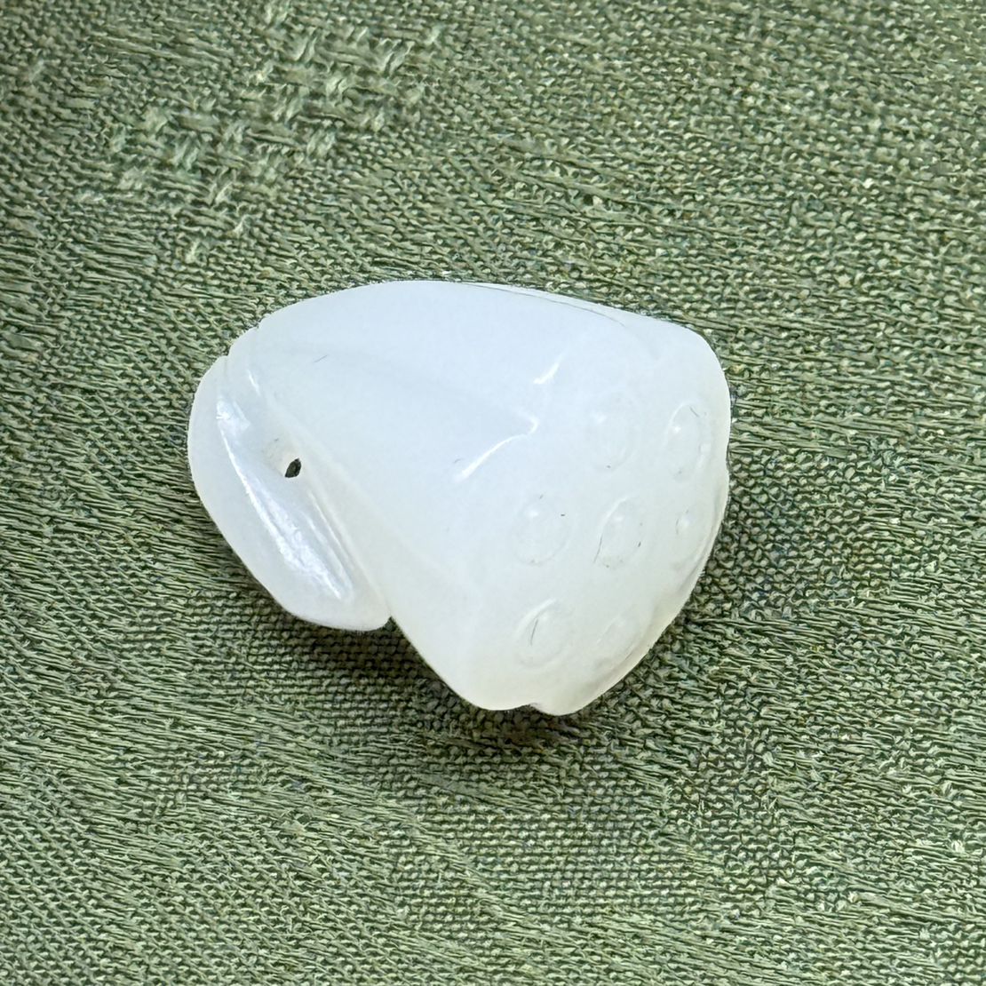 和田玉精雕俄料白莲蓬 3.4g