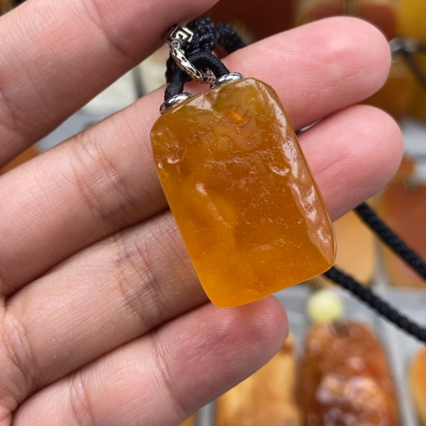 【闪购商品】未镶嵌吊坠(赠链)琥珀