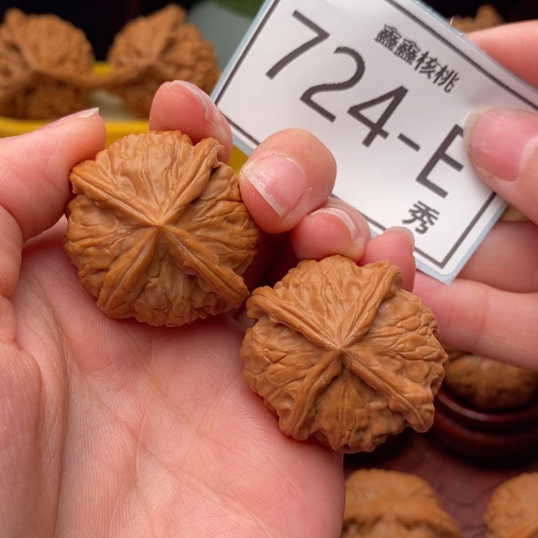 文玩核桃把件M****?金锭四棱35