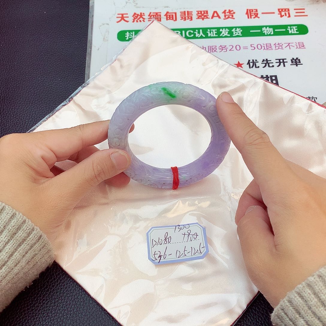 翡翠手镯未镶嵌翡翠