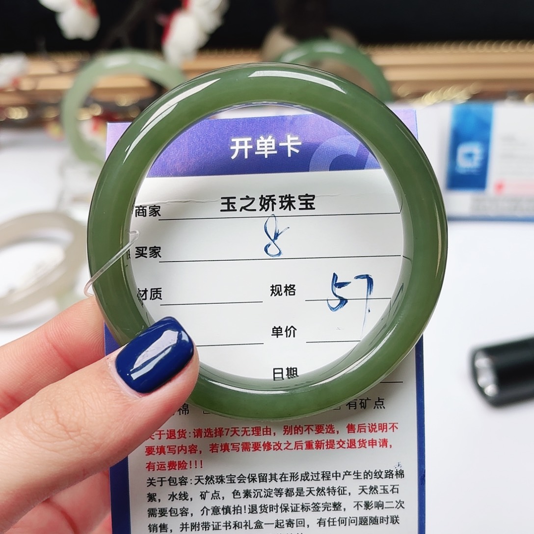 和田玉未镶嵌手镯