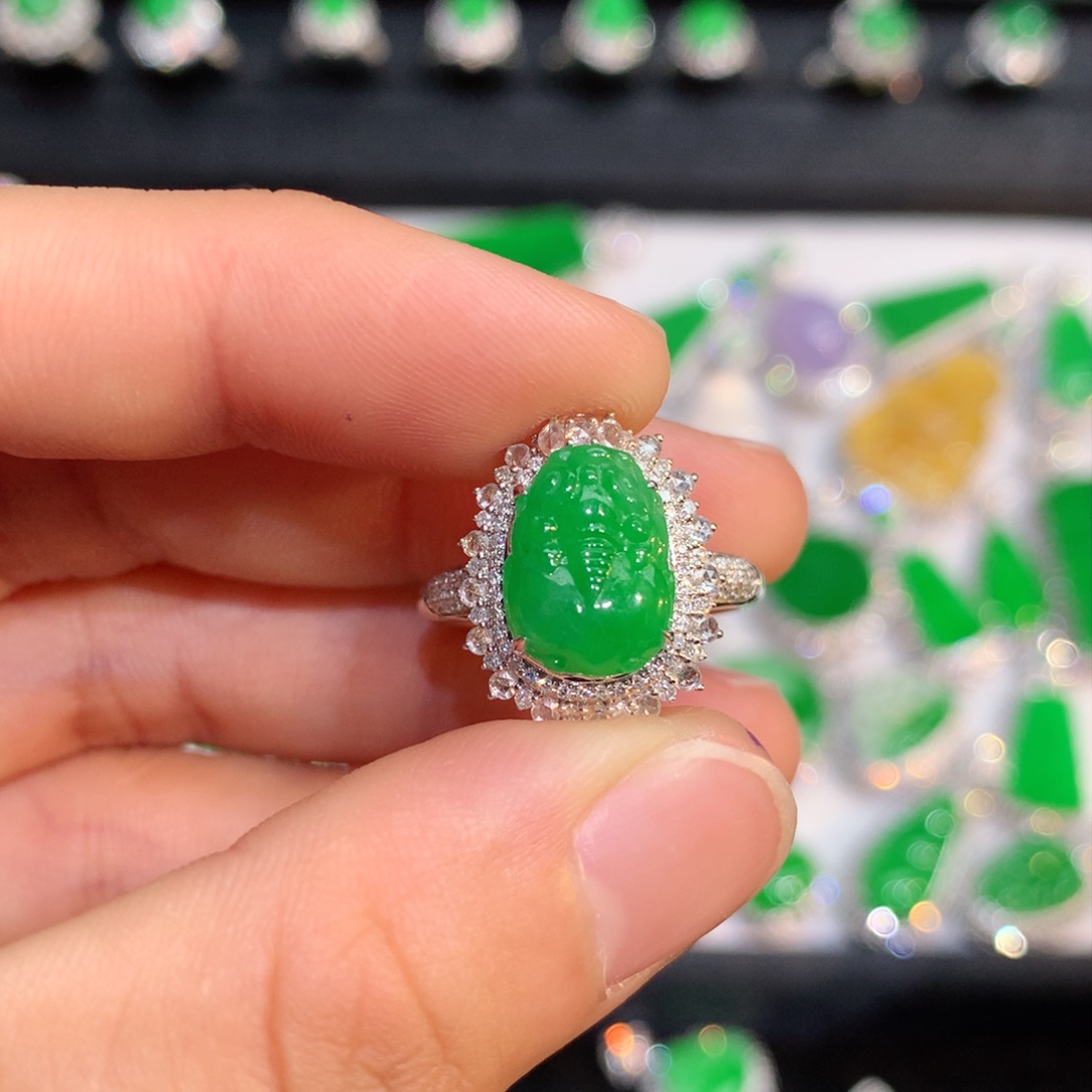 翡翠颈饰18K金镶嵌缅甸翡翠