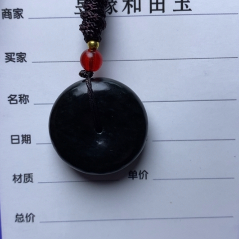 和田玉颈饰未镶嵌你**？