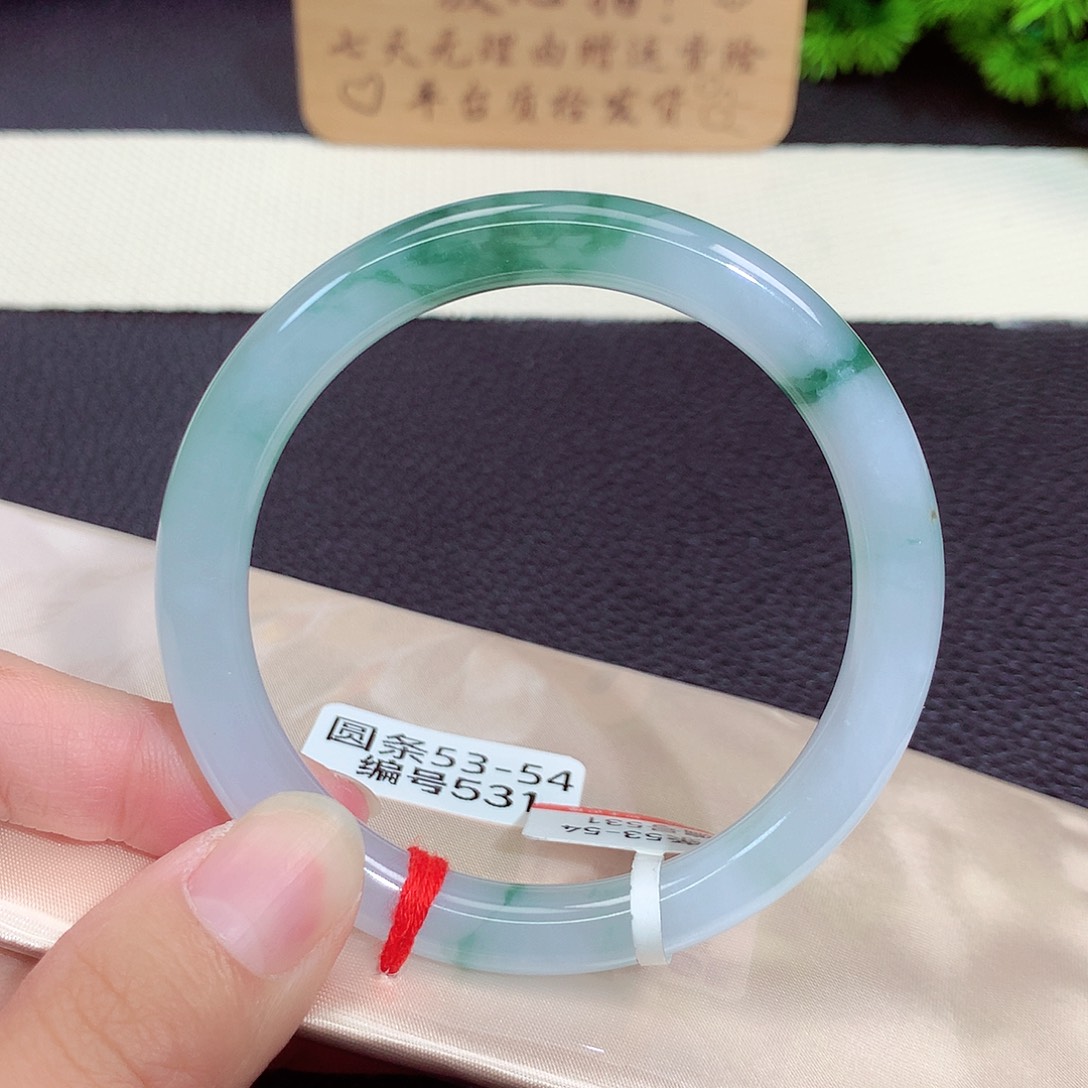 翡翠手镯未镶嵌531