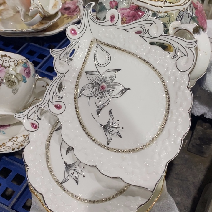 瓷片两个，111111111111.微瑕，111.7英寸