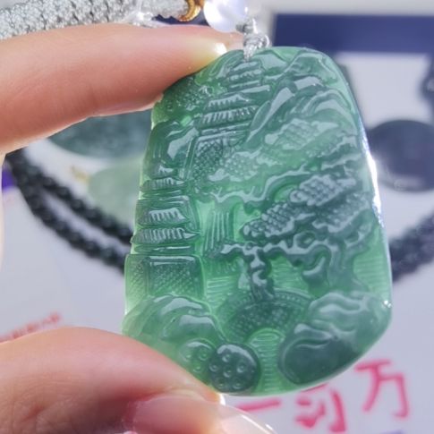 翡翠颈饰未镶嵌天然的A货翡翠多样性发货